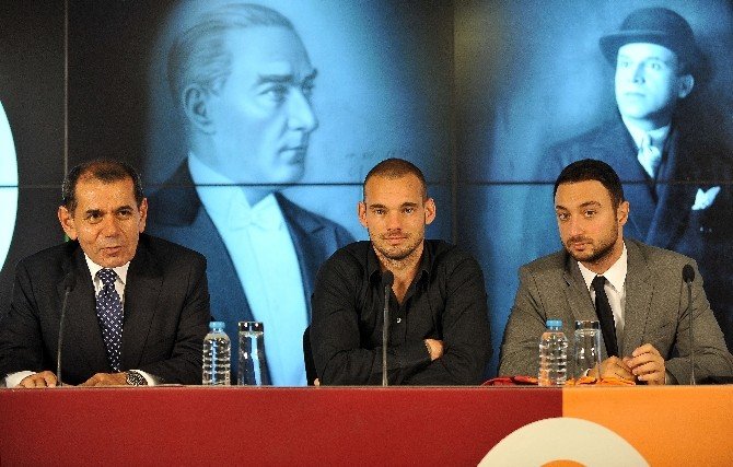 Sneıjder: “Futbolu Galatasaray’da Bırakmak İstiyorum”
