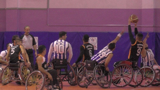 Muş Bedensel Engelliler Takımı, Şanlıurfa Büyükşehir Belediyesi Engelliler Tekerlekli Sandalye Basketbol Takımına 80-64 Mağlup Oldu