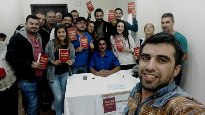 Gazeteci Yazar Uçar, ‘Filozof Çoban’ Eserini İmzaladı