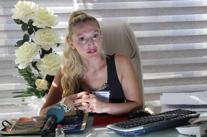 Hem Saç Ektiriyorlar, Hem De Tatil Yapıyorlar