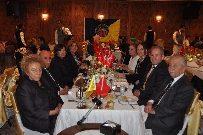 Gaziantep Kolej Vakfı Öğretmenleri Baloda Buluştu