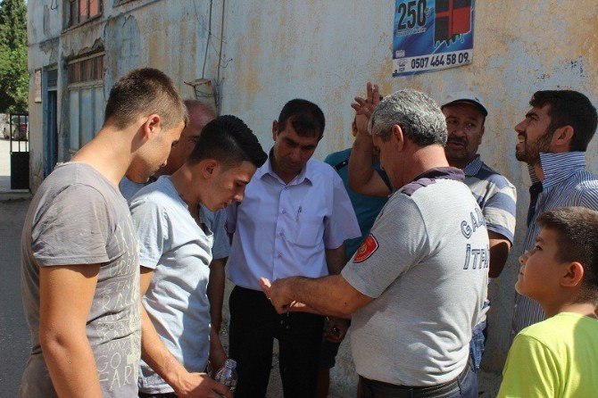 Kafası Sıkışan Kuş İçin Duvar Kırıldı