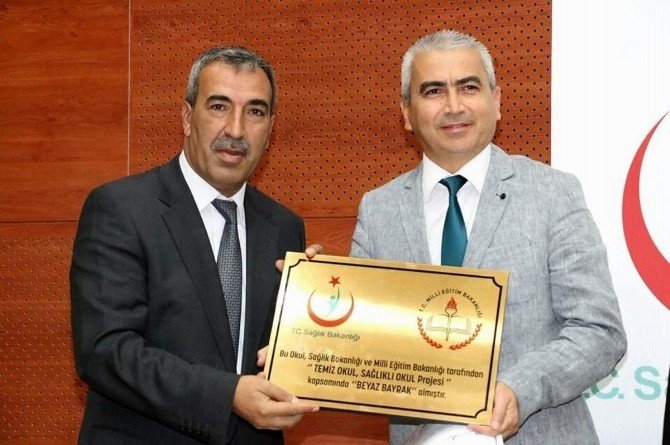 Muammer Güler İlkokuluna Beyaz Bayrak