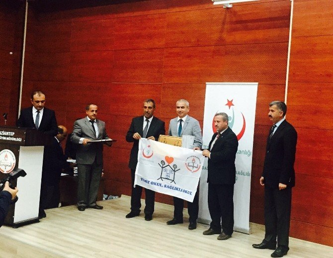 Muammer Güler İlkokuluna Beyaz Bayrak