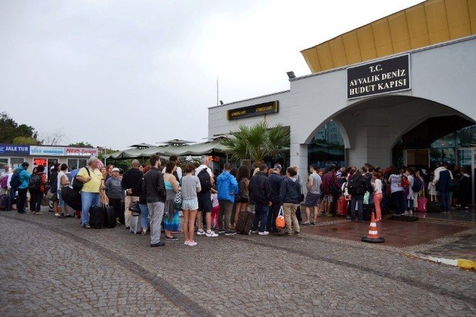 Ege Adalarındaki Sığınmacılar Türk Turizmini De Vurdu