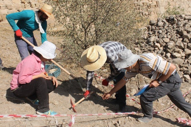 Harput’ta Kazılarla Birlikte Restorasyon Çalışması Da Başlayacak
