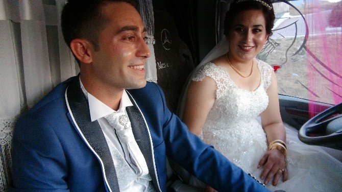 Gelin Arabası Tır’ın Direksiyonu Geline Emanet