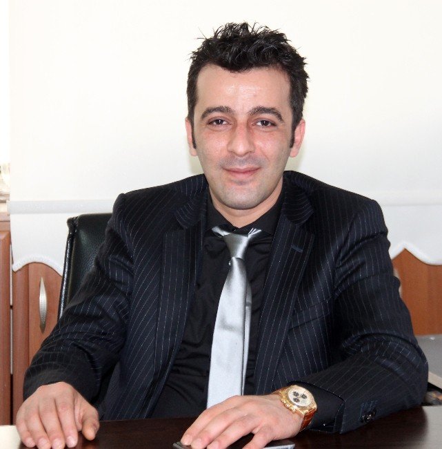 Babaya Vefa Ferrari İle Boru Taşıttı, Memlekete Vefa Ticarete Yönlendirdi
