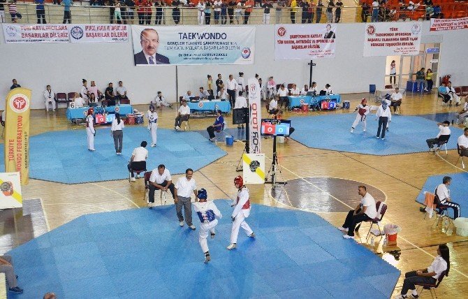 Gençler Türkiye Taekwondo Şampiyonası Trabzon’da Başladı