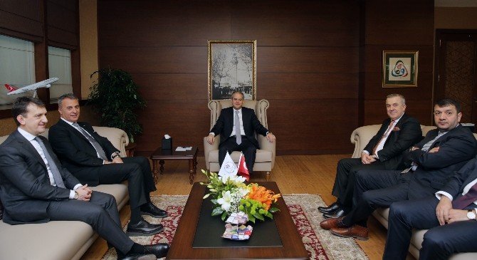Bakan Çağatay Kılıç, Beşiktaş Yönetimini Kabul Etti