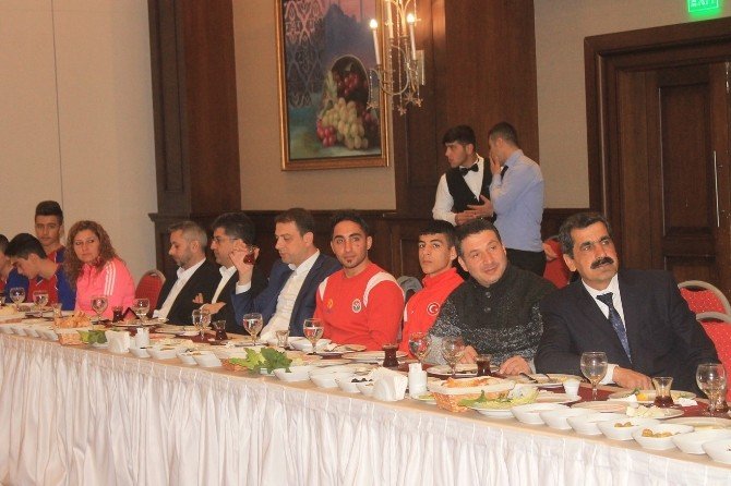 Bakan Kılıç Şampiyonlarla Buluştu