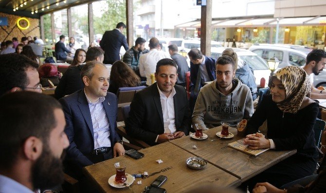 Gençlik Bakanı Kılıç, Gençlerle Sohbet Etti