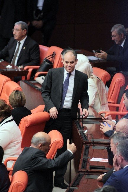 Bakan Kılıç’ın Belindeki Tabanca Değil Cep Telefonu Çıktı