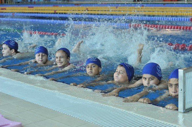 Yaz Spor Okullarında Çocuklar Havuzu Tercih Etti