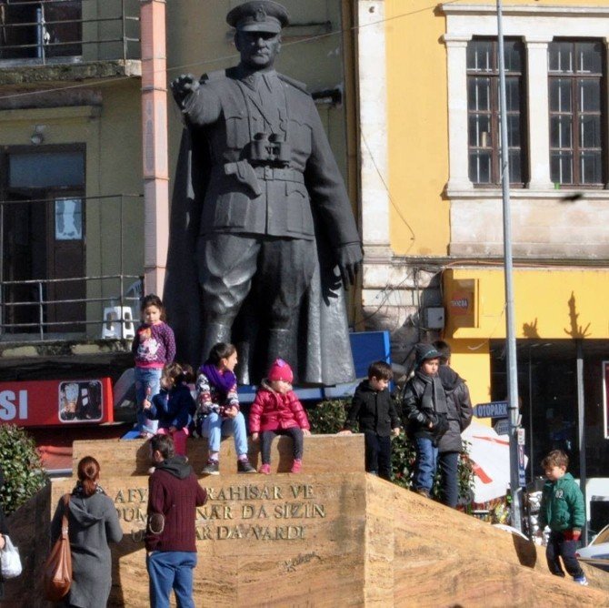 Giresun’da Güneşi Gören Vatandaş Sokaklara Akın Etti