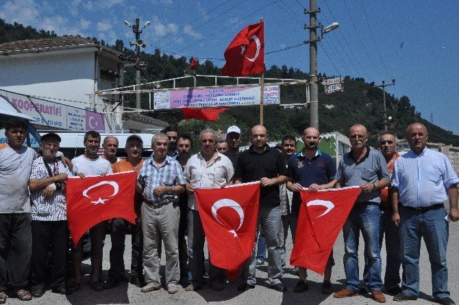Giresun’da Dolmuşlar Türk Bayrakları İle Süslendi