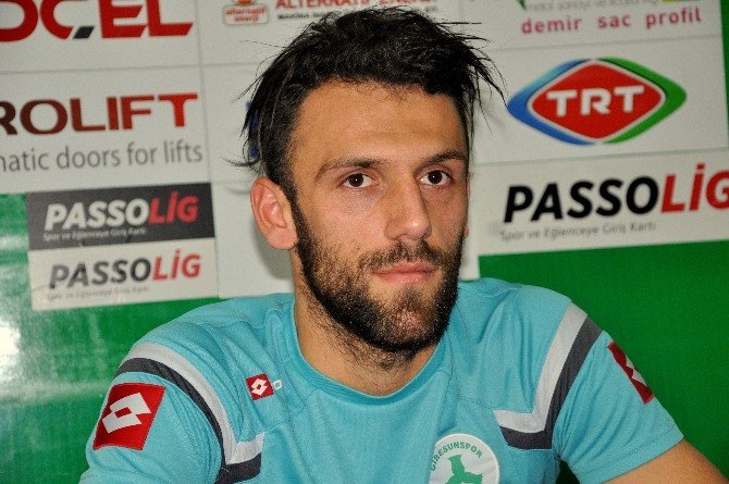 Vedat Muriqi Giresunspor Camiasından Özür Diledi