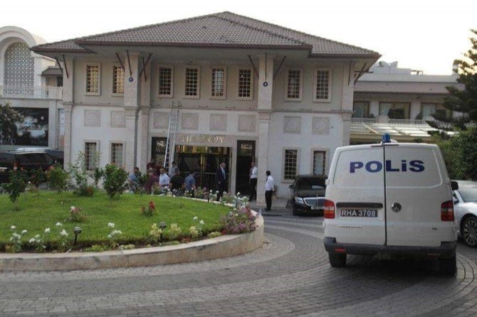 Kıbrıs’ta 5 Yıldızlı Oteli Mermi Yağmuruna Tuttular