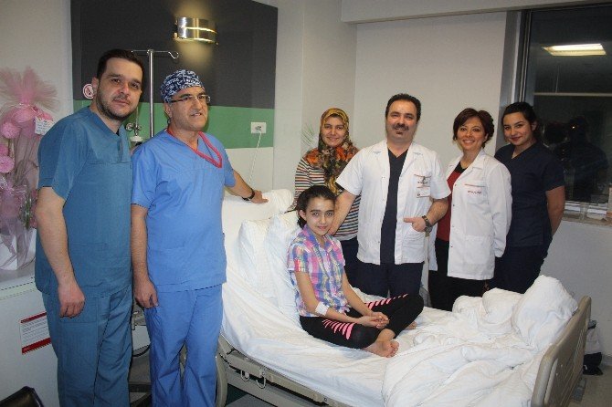 Göğsü Çöken Hastaya Çelik Bar Takıldı