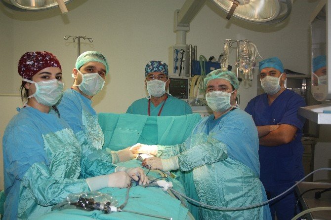 Göğsü Çöken Hastaya Çelik Bar Takıldı