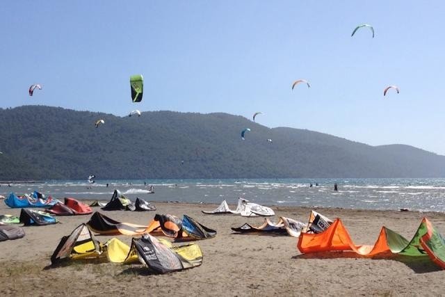 Ünlü Dj Kiteboard Yaparken Yaralandı