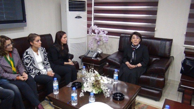 Hdp’li Leyla Zana Batman Belediyesi’ni Ziyaret Etti