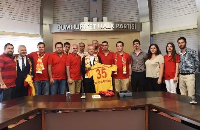 Kılıçdaroğlu, Göztepe Taraftarlarıyla Görüştü