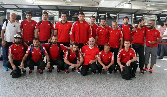Milli Güreşçiler Abd’ye Gitti
