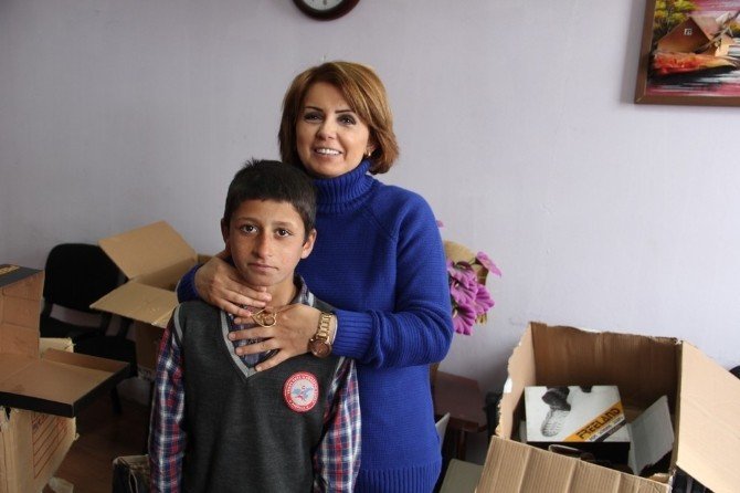 İstanbul’dan Başkale’ye Yardım Eli