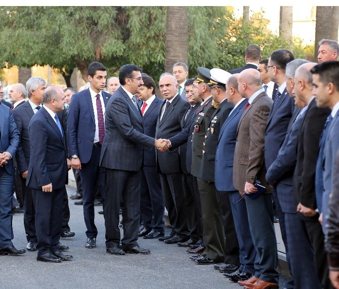 Bakan Tüfenkçi: "Kürt Halkının Vicdanlarında O Çukurlara Gömülecekler"