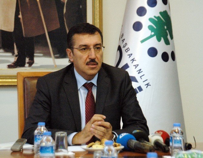 Bakan Tüfenkci: “Sarp Sınır Kapısı’nı Yeniden İnşa Edeceğiz”
