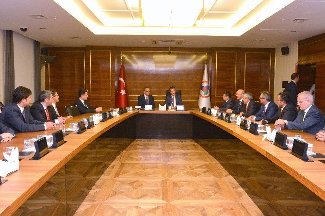 Gümrük Ve Ticaret Bakanlığı’nda Devir Teslim Töreni Gerçekleştirildi