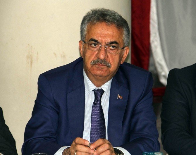 Yazıcı’dan Sorunlarının Unutulmamasını İsteyen Esnafa, “Hard Diskli” Espri