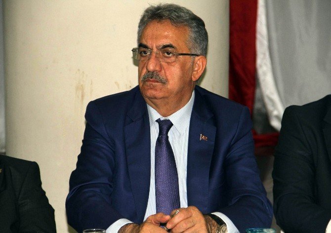 Yazıcı’dan Sorunlarının Unutulmamasını İsteyen Esnafa, “Hard Diskli” Espri