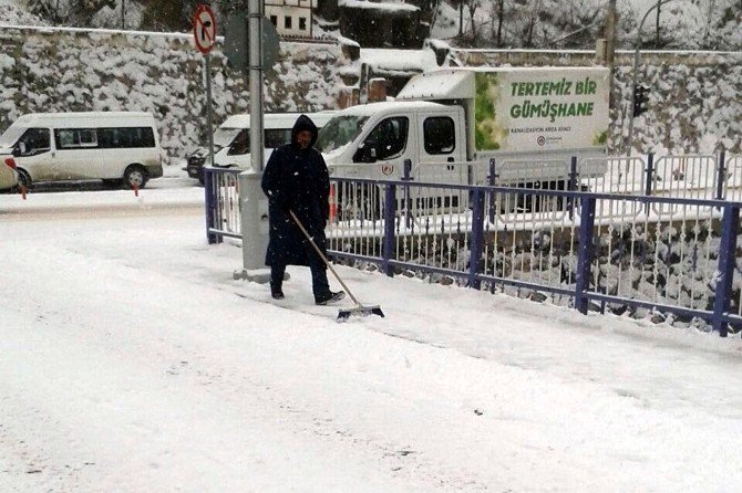 Gümüşhane’de Kar Vatandaşa Çile Olmadı