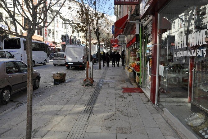 Gümüşhane Belediyesi Kaldırım İşgallerine Son Verdi