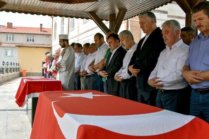 Gümüşhane’de Şehitler İçin Gıyabi Cenaze Namazı Kılındı, Dua Edildi