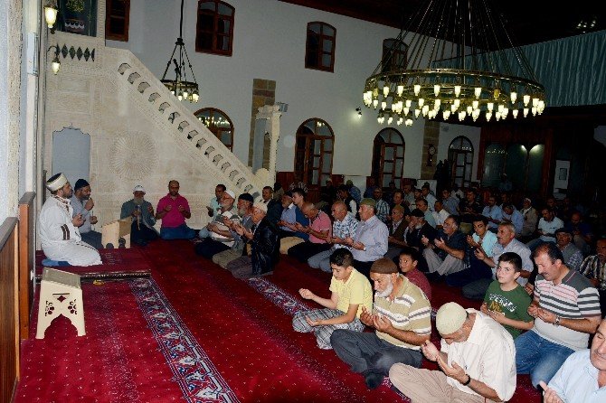 Kelkit’te Teröre Lanet, Şehitlere Rahmet Etkinliği Düzenlendi