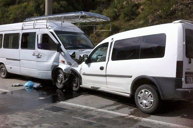 Gümüşhane’de Trafik Kazası: 3 Yaralı
