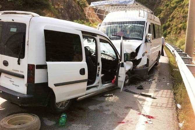 Gümüşhane’de Trafik Kazası: 3 Yaralı