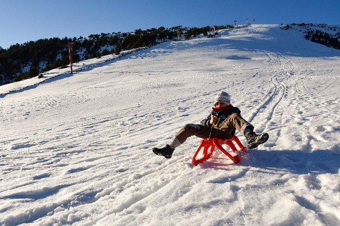 Doğu Karadeniz’in Tek Kayak Merkezi Zigana’da Kızak Sezonu Başladı