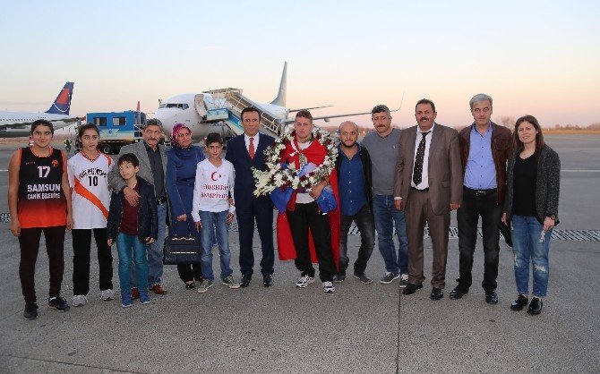 Canik’ten Dünya Şampiyonuna Karşılama