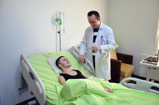 Gürcistan’da Düşme Sonucu Boynu Kırılan Genç, Trabzon’da Tedavi Gördü