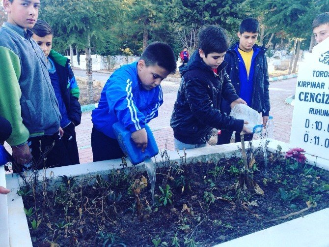 Pehlivanlar, Merhum Başpehlivan Elbeye’nin Mezarını Ziyaret Ettiler