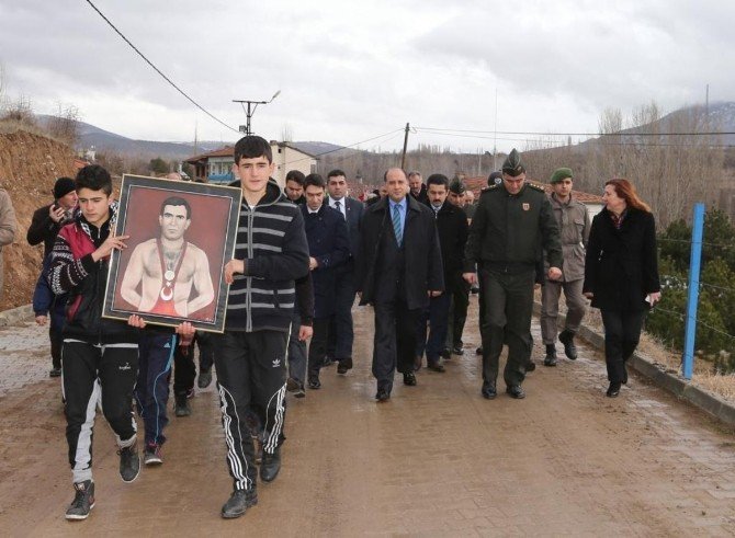 Olimpiyat Şampiyonu Hamit Kaplan Mezarı Başında Anıldı