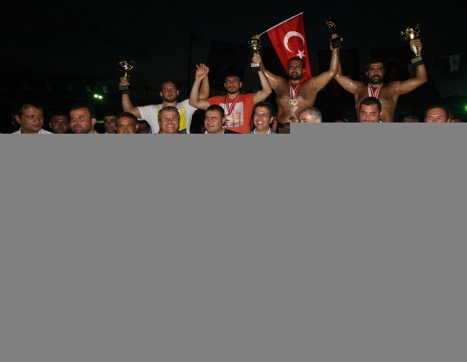 Döşemealtı Güreşlerinin Başpehlivanı Mehmet Yeşil Yeşil Oldu