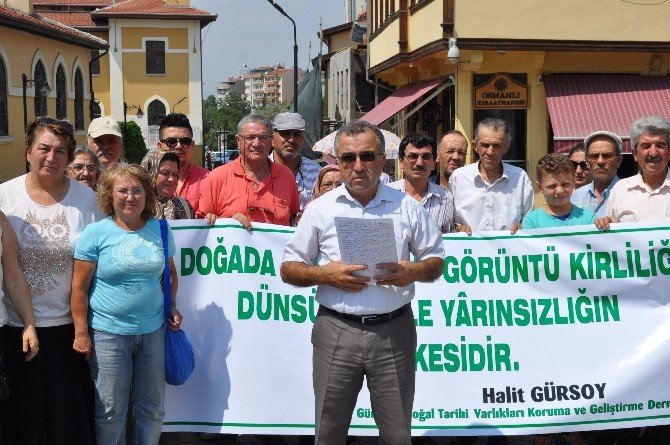 Tiyatral Gösteri İle Görüntü Ve Gürültü Kirliliğini Protesto Ettiler