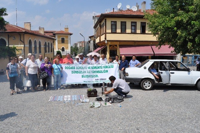 Tiyatral Gösteri İle Görüntü Ve Gürültü Kirliliğini Protesto Ettiler
