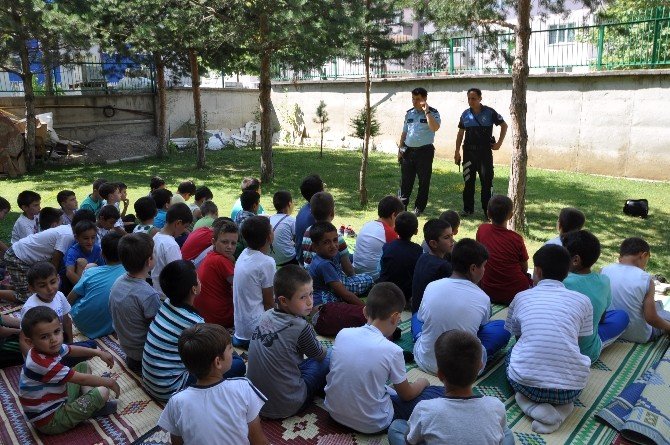 Bozüyük’te Kur’an Kursu Öğrencileri Güvenli İnternet Kullanımı Semineri