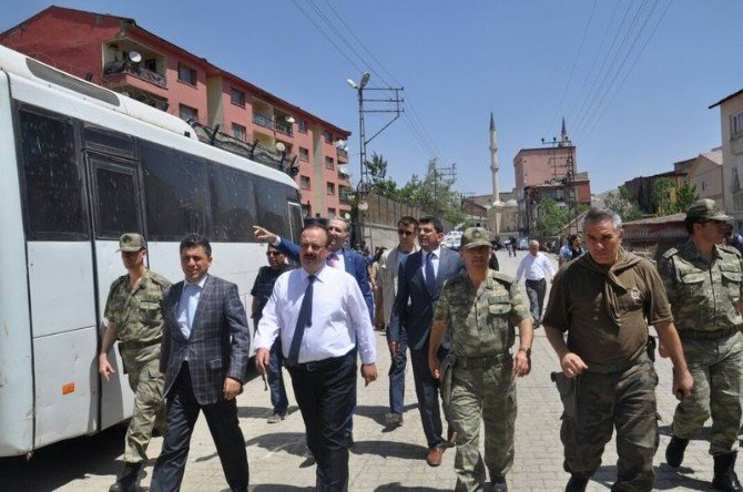 Vali Canbolat, Yüksekova’da İncelemelerde Bulundu